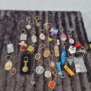 Lot of 30 Vintage Souvenir Keychains Travel Novelty Busch‎ Gardens Lego Rubiks